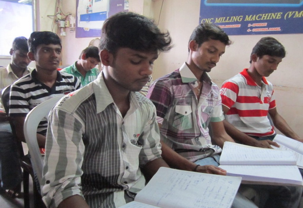 Students from various districts under Pudhu Vaazhvu project in class room
